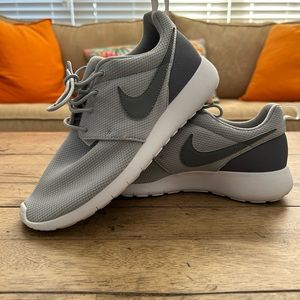 Nike Children’s Running Shoes. Size 6Y. EUC